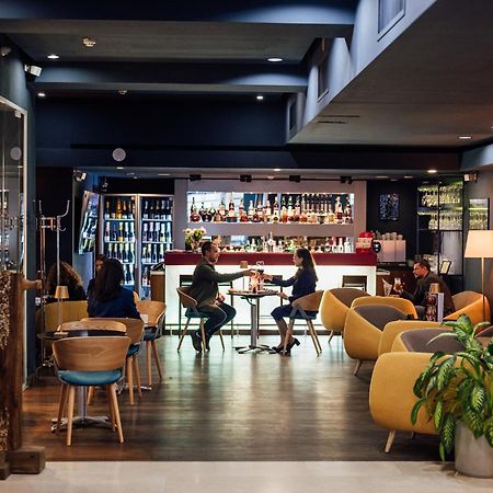 Peakture Hotel Bukares Bagian luar foto