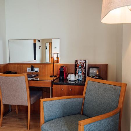 Peakture Hotel Bukares Bagian luar foto