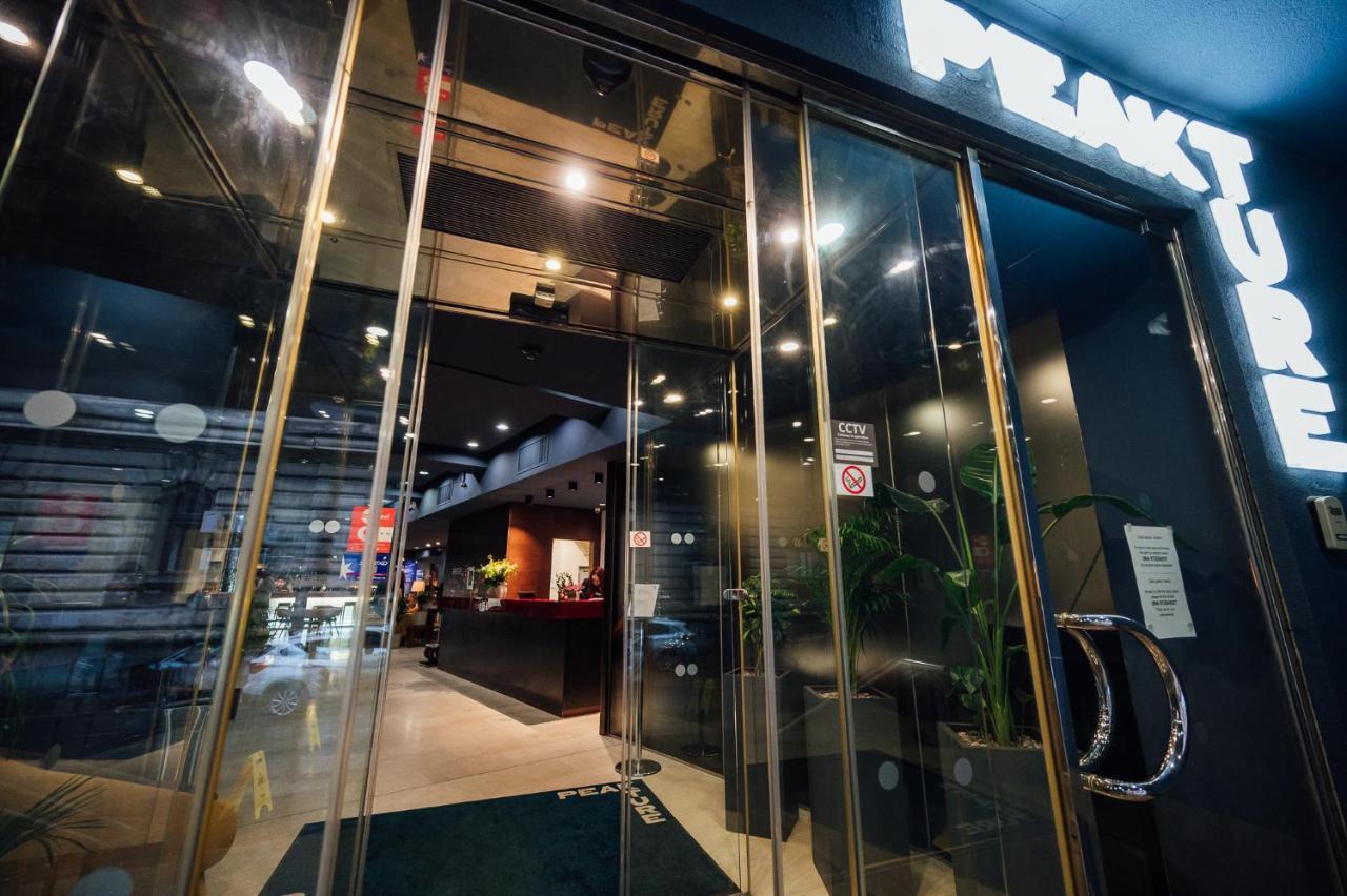 Peakture Hotel Bukares Bagian luar foto