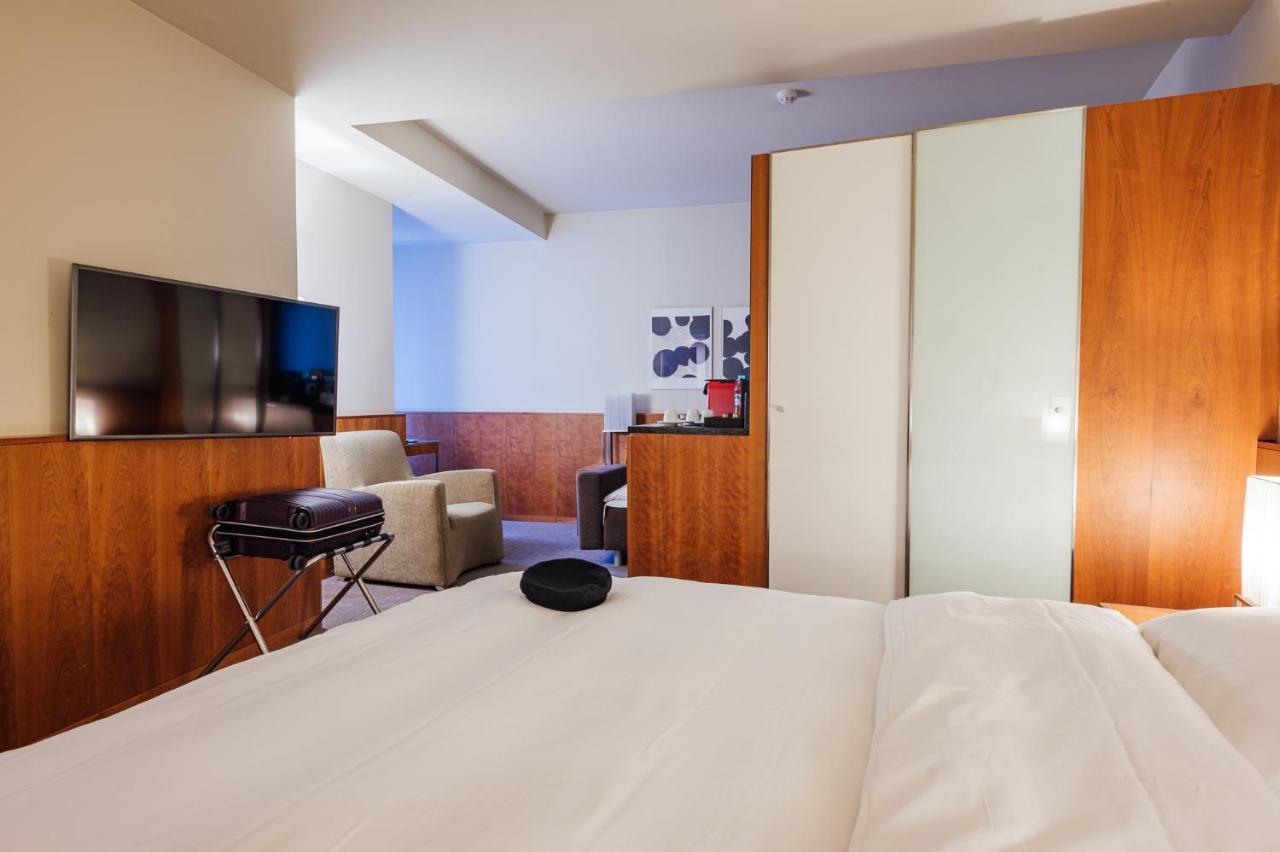 Peakture Hotel Bukares Bagian luar foto