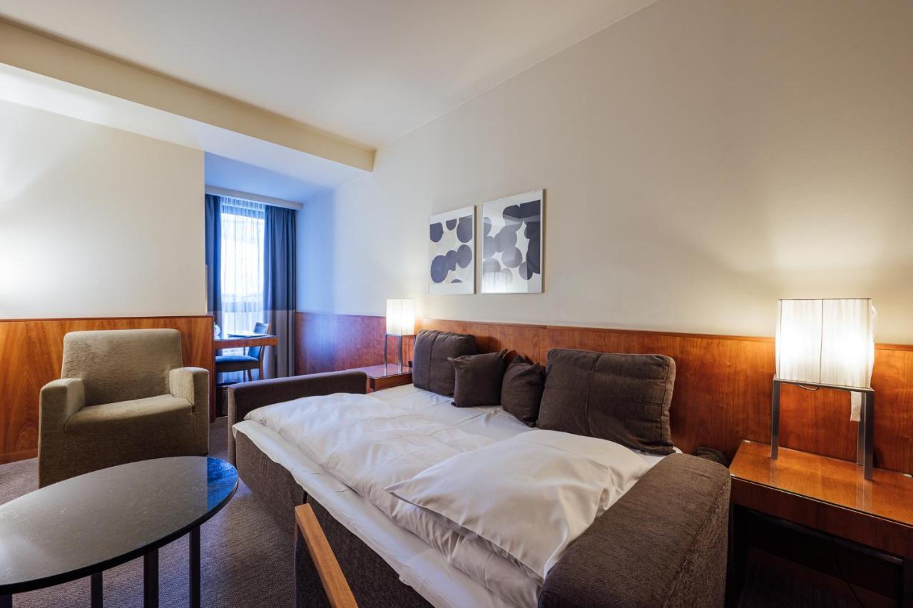 Peakture Hotel Bukares Bagian luar foto