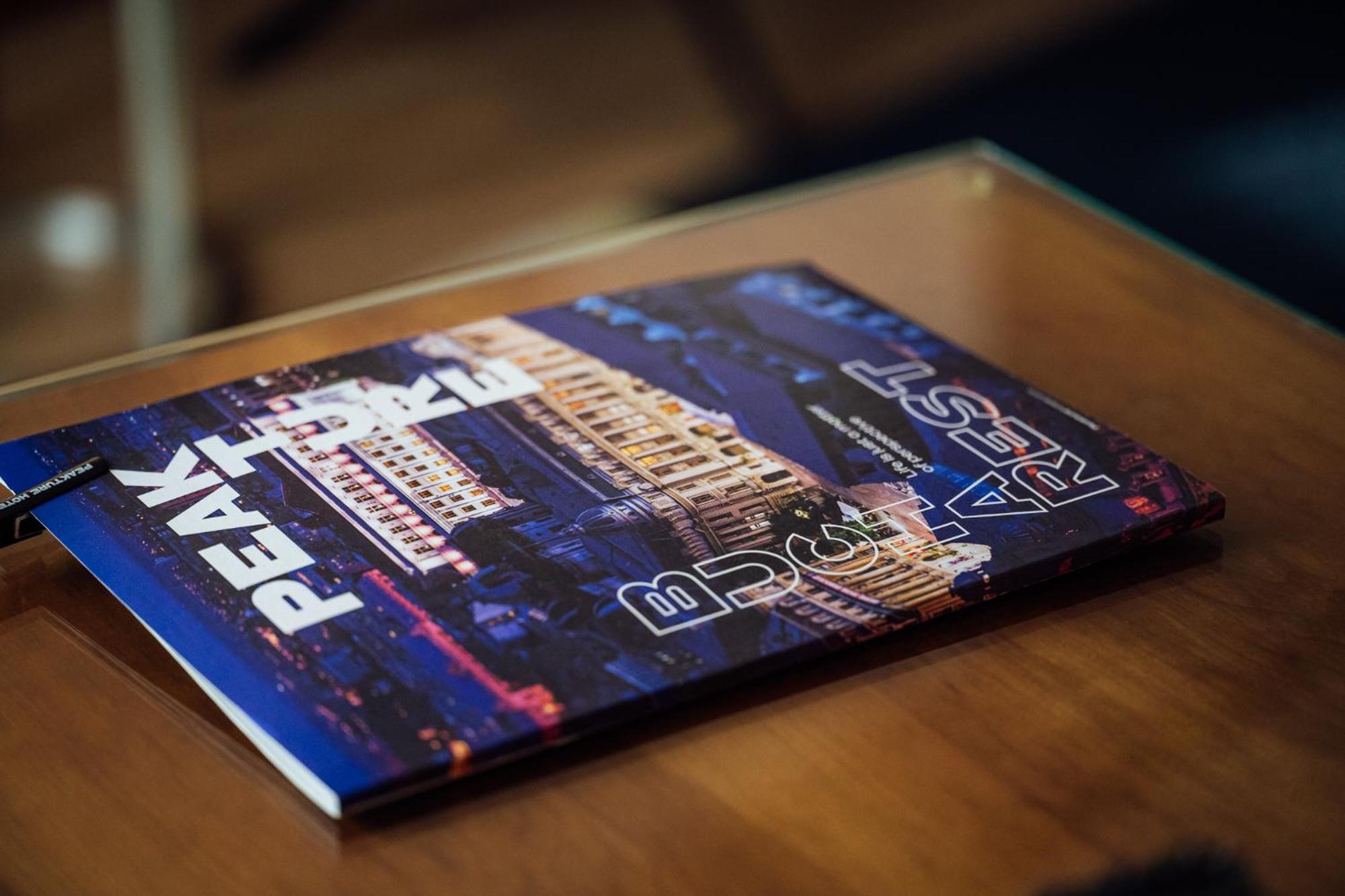 Peakture Hotel Bukares Bagian luar foto