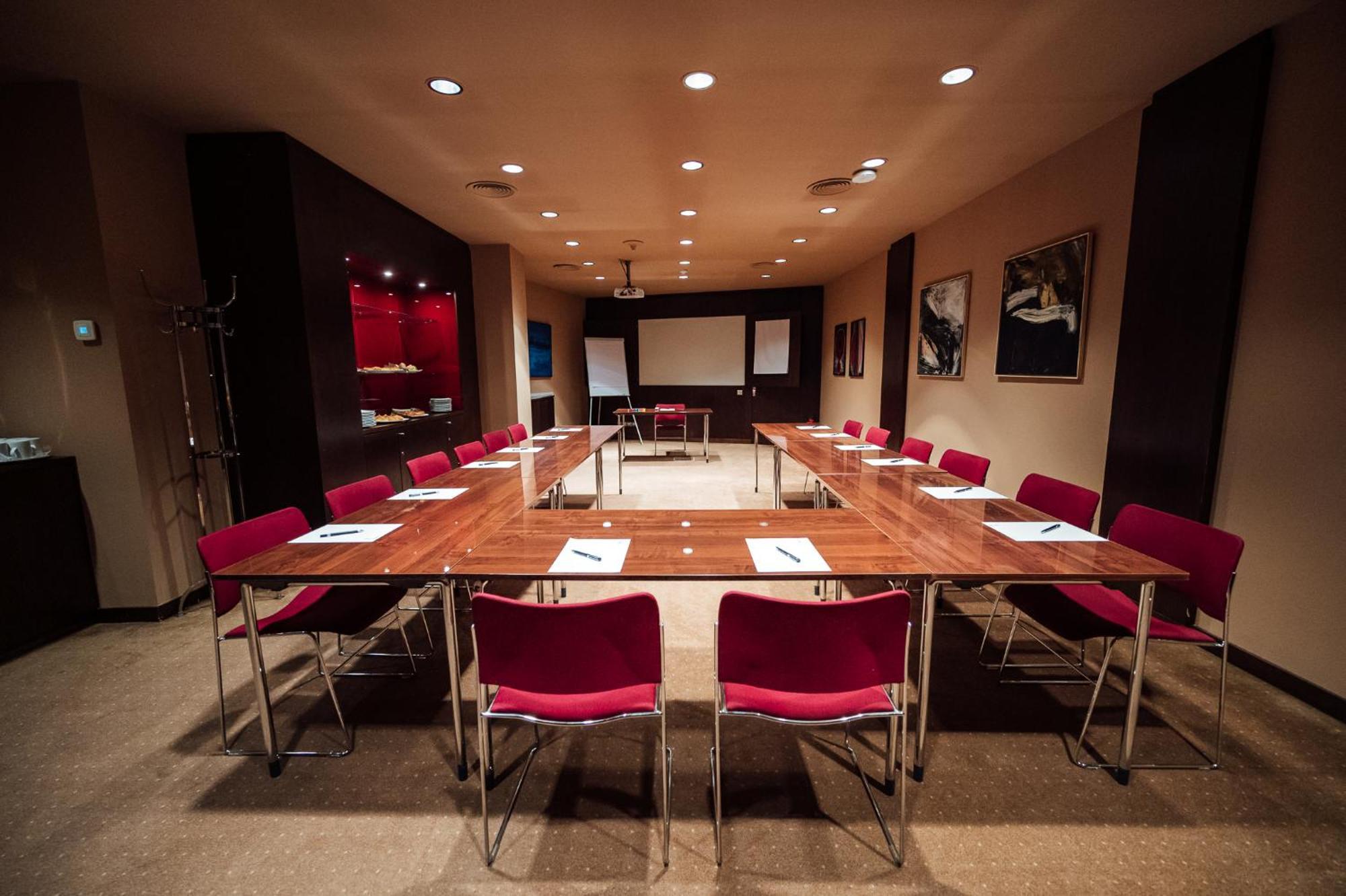 Peakture Hotel Bukares Bagian luar foto