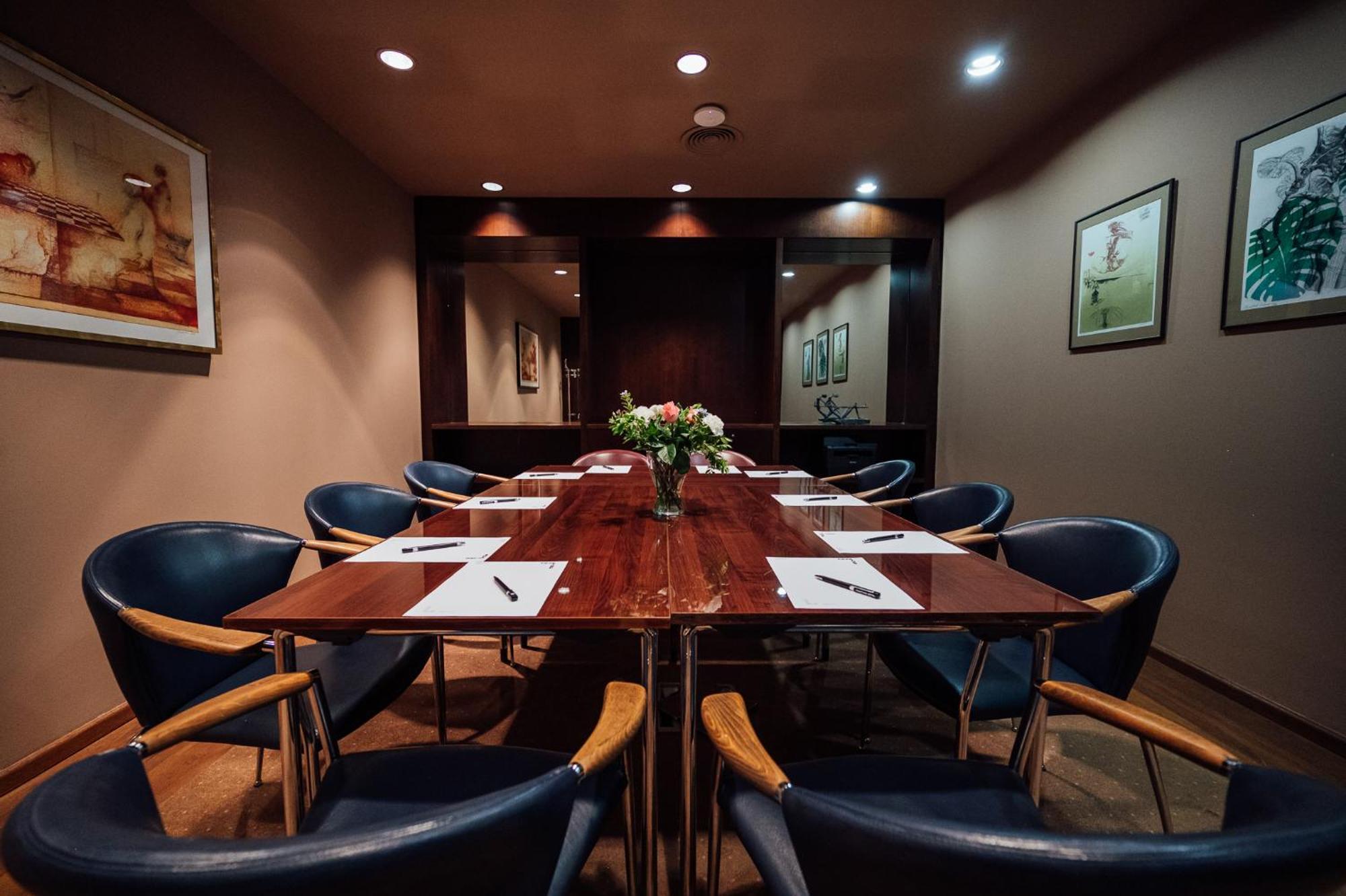 Peakture Hotel Bukares Bagian luar foto