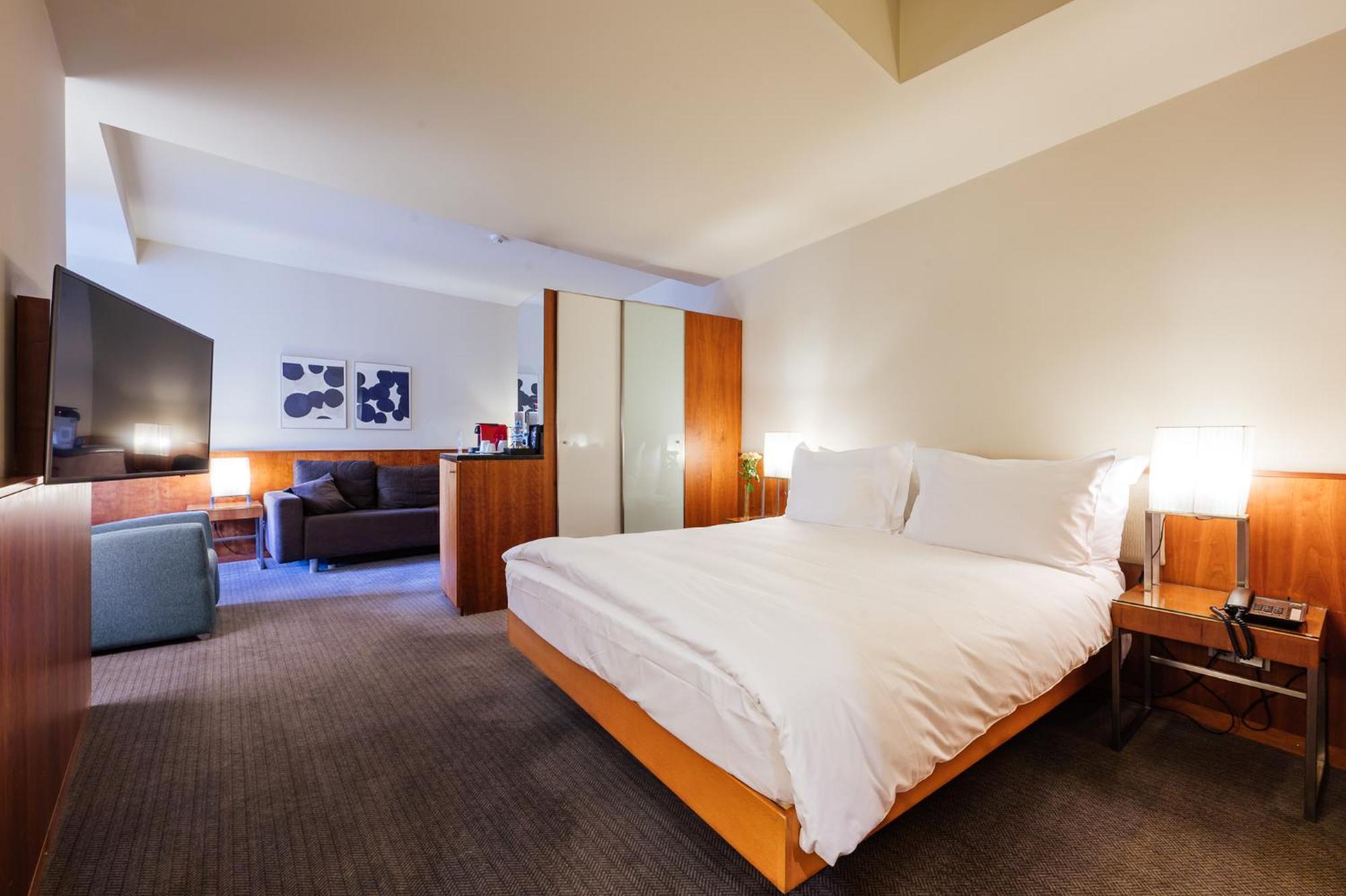 Peakture Hotel Bukares Bagian luar foto